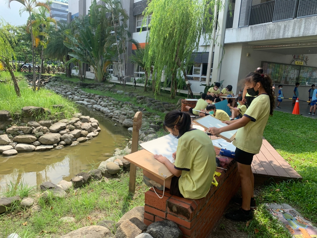 台南新南國小-校園池塘邊是絕佳的寫生點